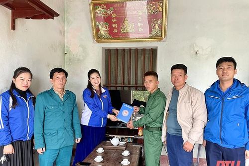 Quảng Xương: Sôi nổi các hoạt động thăm, tặng quà các tân binh nhập ngũ năm 2023