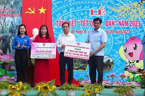 Thắm đượm nghĩa tình Tết Quân - Dân
