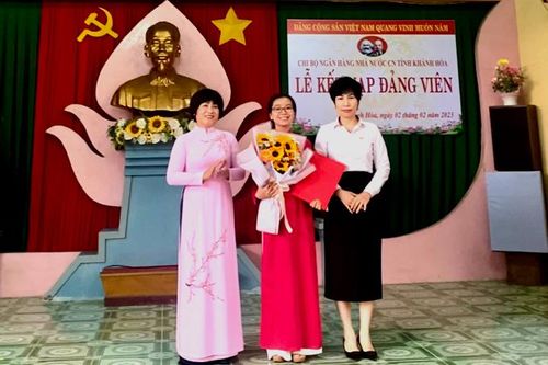 Chi bộ Ngân hàng Nhà nước Chi nhánh Khánh Hòa: Kết nạp đảng viên tại Khu tưởng niệm Chủ tịch Hồ Chí Minh