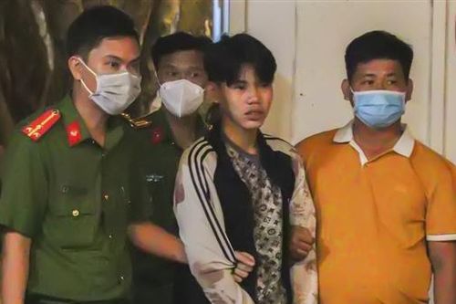 Mâu thuẫn tại quán cà phê, mang dao bấm ra đâm chết người