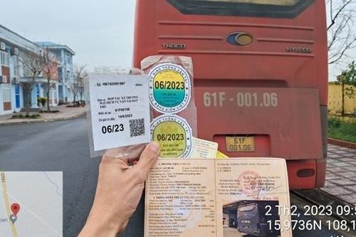 Quá hạn đăng kiểm và dùng tem kiểm định giả, xe khách vẫn cố vượt cao tốc
