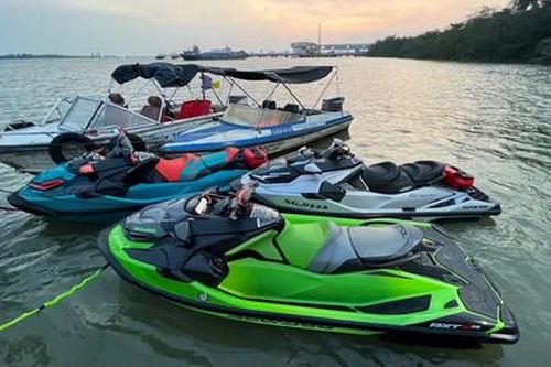 Cuộc vây bắt các mô tô nước vi phạm của Cảnh sát đường thủy TPHCM