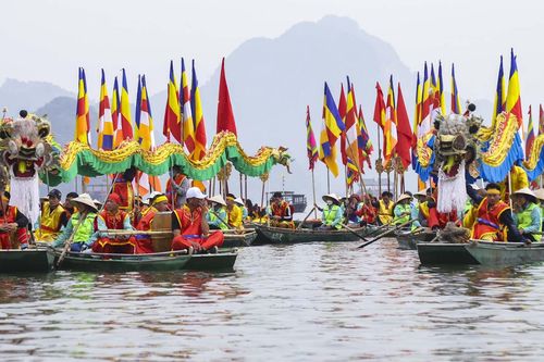 Rộn ràng lễ rước nước, múa rồng ở chùa Tam Chúc