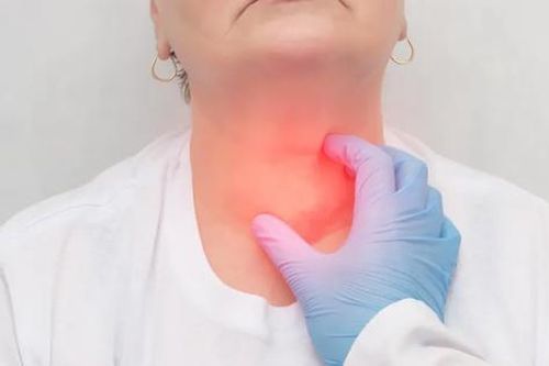 Bệnh Basedow là gì? Triệu chứng của bệnh Basedow
