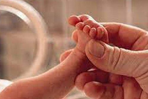 Sáng 2/2: Cả nước chỉ còn 2 ca COVID-19 nặng; Bộ Y tế nêu 3 nhóm nguyên nhân chính dẫn đến khuyết tật ở trẻ