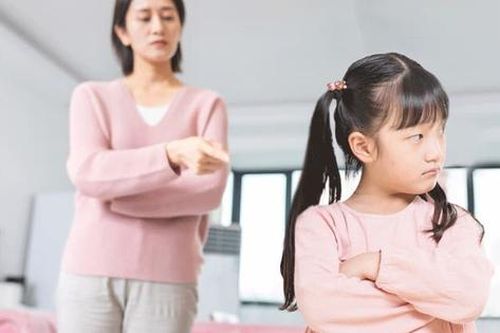 Cha mẹ làm gì khi 'bất lực' trước con trẻ bướng bỉnh, lì lợm?