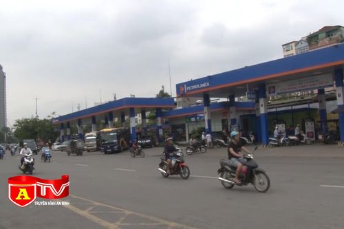 Quản lý thị trường tiếp tục giám sát kinh doanh xăng dầu