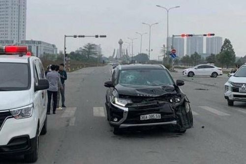Xe ô tô lao 'như bay' qua ngã tư rồi tông chết một người đi xe máy