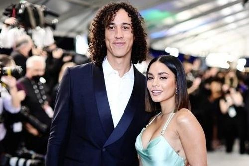 Vanessa Hudgens đính hôn với cầu thủ bóng chày