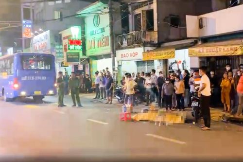 Người đàn ông bị xe buýt tông tử vong ở TP.HCM