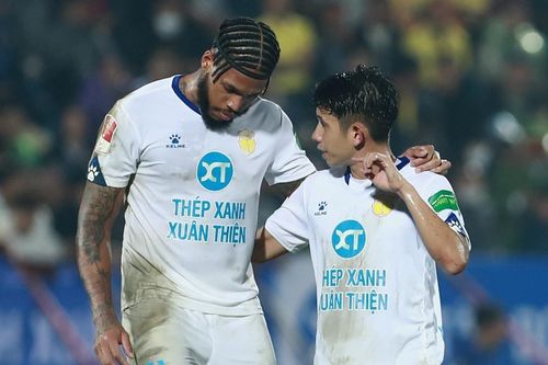 10 phút sau trao đổi của Hồng Duy, CLB Nam Định có bàn thắng