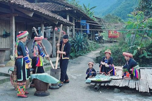 Thắp sáng niềm tự hào cách mạng