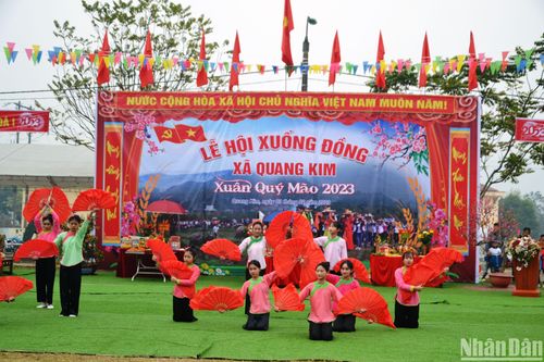 Người Giáy ở Lào Cai mở 'Hội xuống đồng' cày ruộng đầu xuân