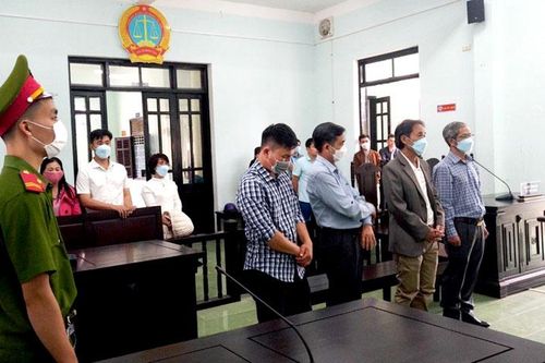 Phạt tù hai cựu lãnh đạo huyện vi phạm quản lý đất đai tại Kon Tum