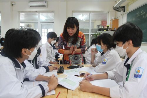 Dẫn dắt qua từng bài học, tình huống