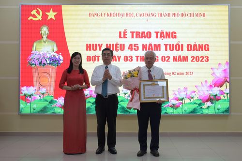 Đảng ủy Khối ĐH, CĐ TPHCM kỷ niệm 93 năm Ngày thành lập Đảng Cộng sản Việt Nam
