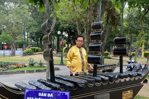 Ra mắt bộ đàn đá 'Hạt giống tâm hồn'