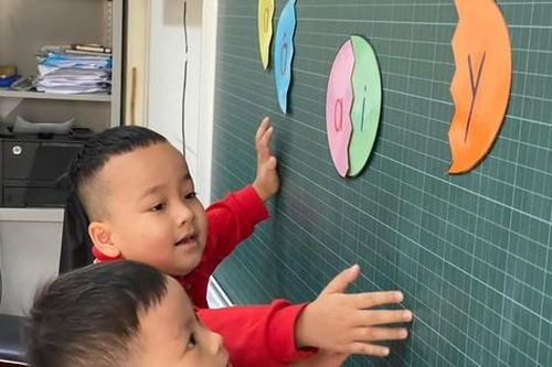Lo con thi tuyển lớp 1 ngoài công lập