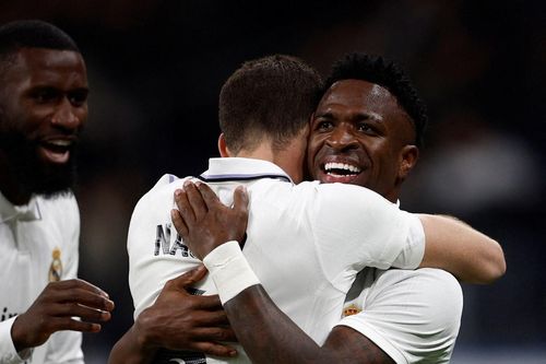 Hạ Valencia, Real Madrid bám đuổi Barcelona