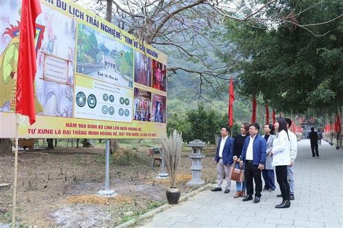 Độc đáo tour 'Tìm về cội nguồn' kết nối các điểm di tích lịch sử