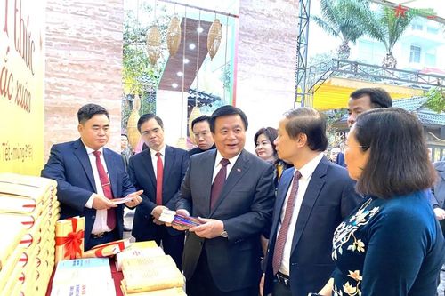 Ra mắt bộ sách đưa chủ trương, đường lối của Đảng vào cuộc sống