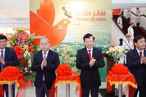 Trưng bày hơn 80 tranh cổ động về thiên nhiên, con người, di sản Thừa Thiên Huế