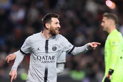 Messi chính thức phá kỷ lục vĩ đại của Ronaldo