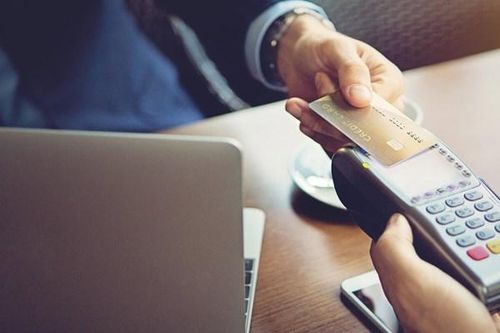 Canada: Xu hướng không sử dụng tiền mặt và mối lo quyền riêng tư bị xâm phạm