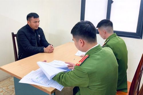 Lộ clip nhạy cảm trong nhà nghỉ, người phụ nữ bị tống tiền và giày vò bởi gã đàn ông xấu xa