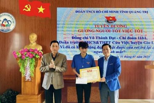 Nhặt được 15 triệu đồng của người đi chữa bệnh, nam sinh lớp 11 gấp rút làm việc này
