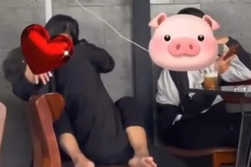 Cặp đôi 'nhí' thể hiện tình cảm quá đà ở quán cà phê, dư luận băn khoăn lối giáo dục con trẻ về tình yêu?
