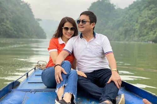 Bị nhận xét như 'đũa lệch' khi đứng cạnh bạn gái kém tuổi, nghệ sĩ Chí Trung đáp trả cực gắt