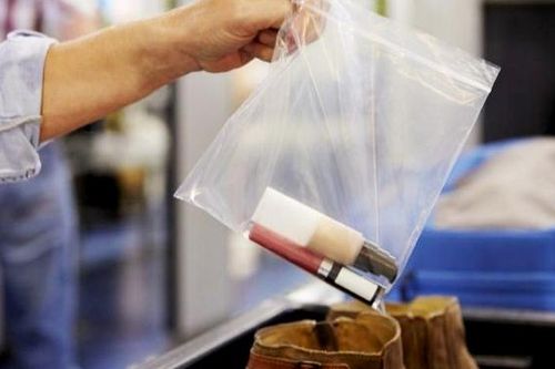 Lấy may đầu năm, nhiều hành khách mang bật lửa lên máy bay, liệu có vi phạm?