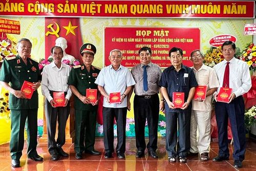 Đảng ủy 2 phường Bình Khánh và Mỹ Xuyên họp mặt kỷ niệm 93 năm Ngày thành lập Đảng Cộng sản Việt Nam 3/2