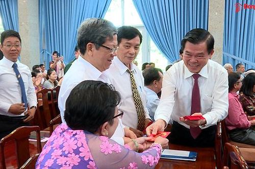 Tạo môi trường sáng tạo tốt nhất cho đội ngũ văn nghệ sĩ, trí thức tỉnh nhà