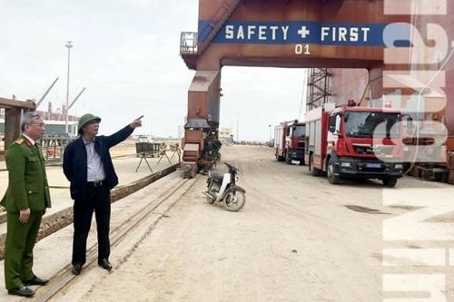 Quảng Ninh: Nổ tàu trong xưởng sửa chữa