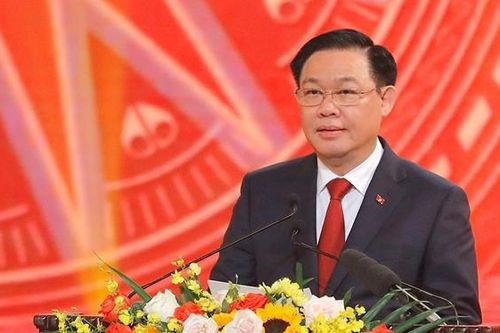 Chủ tịch Quốc hội Vương Đình Huệ dự Lễ trao giải báo chí toàn quốc về xây dựng Đảng lần thứ VII