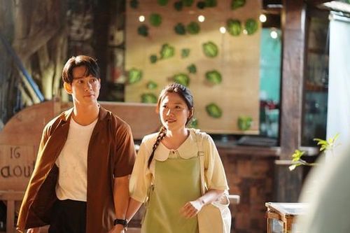 Bộ phim 'Nhà bà Nữ' đạt doanh thu kỷ lục