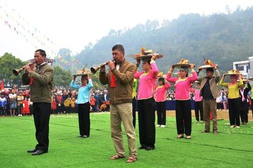 Khai hội 'Roóng Poọc' người Giáy nơi biên giới Lào Cai