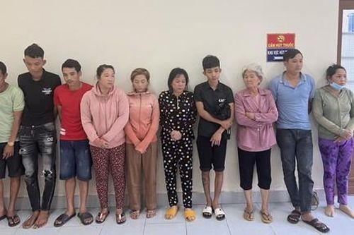 Vây bắt sòng tài xỉu trong vườn cao su lúc nửa đêm