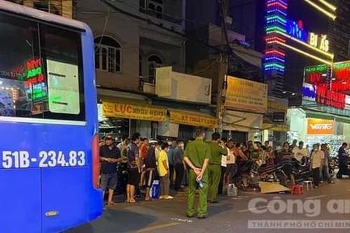 Xe buýt va chạm xe máy ở TPHCM, một người tử vong