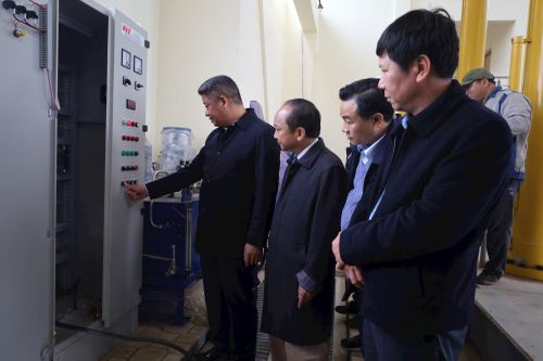 Mở cống đầu mối Lương Phú, đưa nước sông Đà vào sông Tích