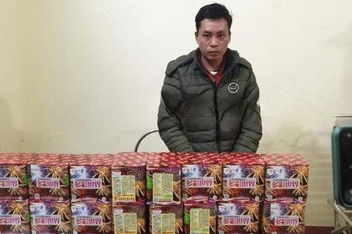 Bắt đối tượng buôn bán trái phép 25 kg pháo nổ