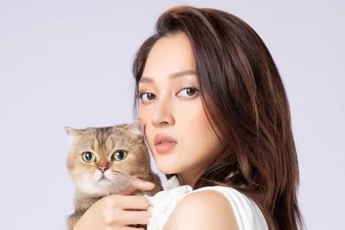 Không chỉ đăng lại nhiều ảnh cũ, Bảo Anh còn có hành động lạ trong một tháng qua