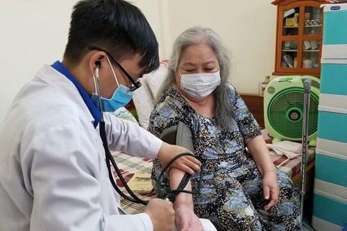 Sau Tết, nhiều người già nhập viện