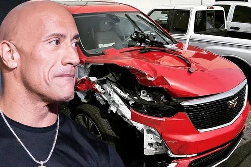 The Rock: 'Mẹ tôi bị tai nạn xe đêm qua'