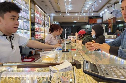 Ngày Thần tài và chuyện tiêu dùng thông thái
