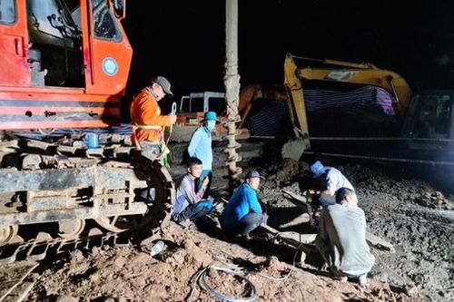 Vụ cháu bé rơi xuống hố bê tông sâu 35m bao giờ khởi tố?