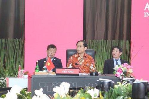 ASEAN cần duy trì cách tiếp cận cân bằng, hài hòa với các đối tác