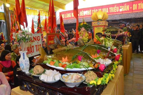 Thi cỗ cá trong Lễ hội đền Trần Thái Bình